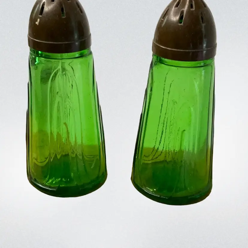 Owen’s Illinois Art Deco Emerald Green Glass Salt Pepper Shakers 3.5"