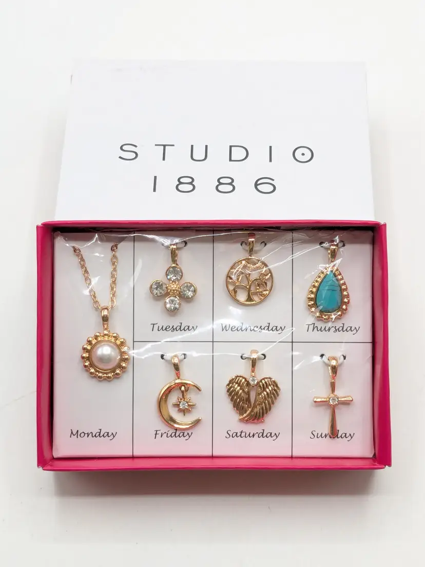 Avon Studio 1886 Gold Tone Daily Charm Necklace Set NOS