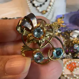 Vintage Gold Tone Floral Ribbon Blue Ice Glass Stone Brooch (TLC)