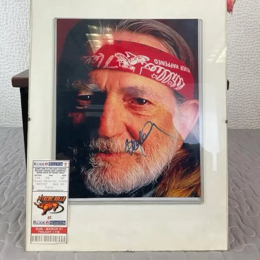 Willie Nelson Autographed Photo, Country Music Icon (2004 Houston Rodeo)