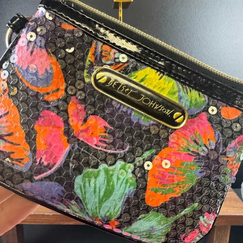 TT5. Besty Johnson Card Wallet