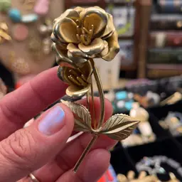 Goldtone Metal 3D Roses 3.25”