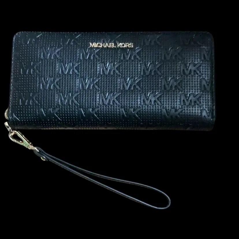 Like New Gorgeous Michael Kors Embossed Design Black & Gold Wristlet! With Goldtone Logo. Also You Can Detach The Wristlet. Like New !!Gorgeous!! Great For Traveling Or Anytime .