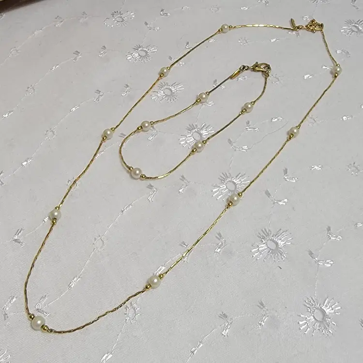 #01 Elegant Vintage Monet Demi-parure Goldtone Chain And Faux Pearl Station Necklace