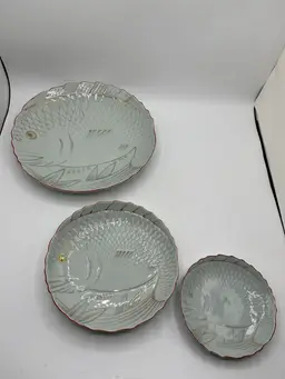 Vntg Daimaru Kagohashi Celadon Koi Fish Plate Set