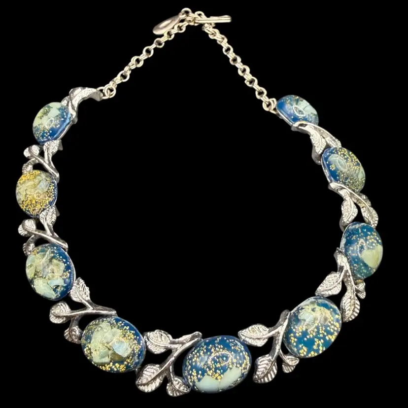 Vintage Lucite Confetti Glitter Teal Leaf Vine Pattern Necklace - 16 Inches