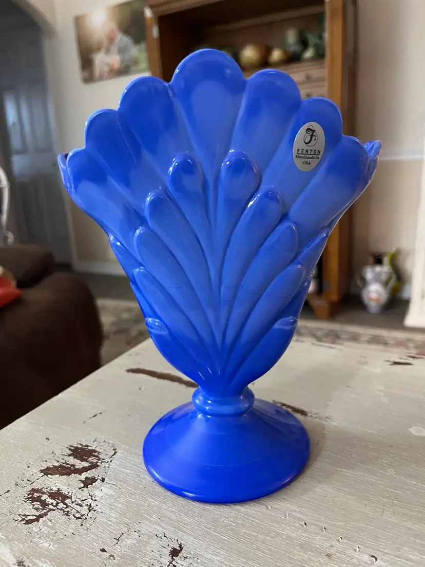 Shelley Fenton Art Glass Fan Vase