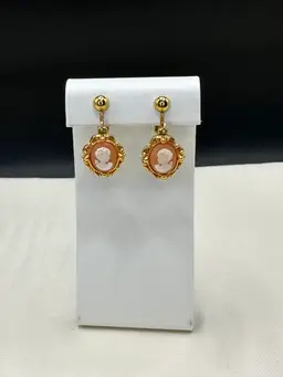 A126 - Avon Cameo Clip Earrings