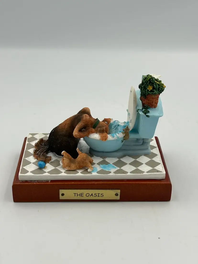 Vintage Gary Patterson “ The Oasis” Cat – Dog – Mouse Comical Figurine 1999