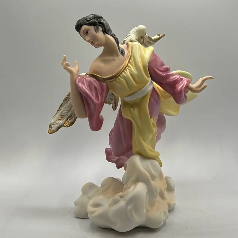 The Vatican Nativity Angel #2 No B6946