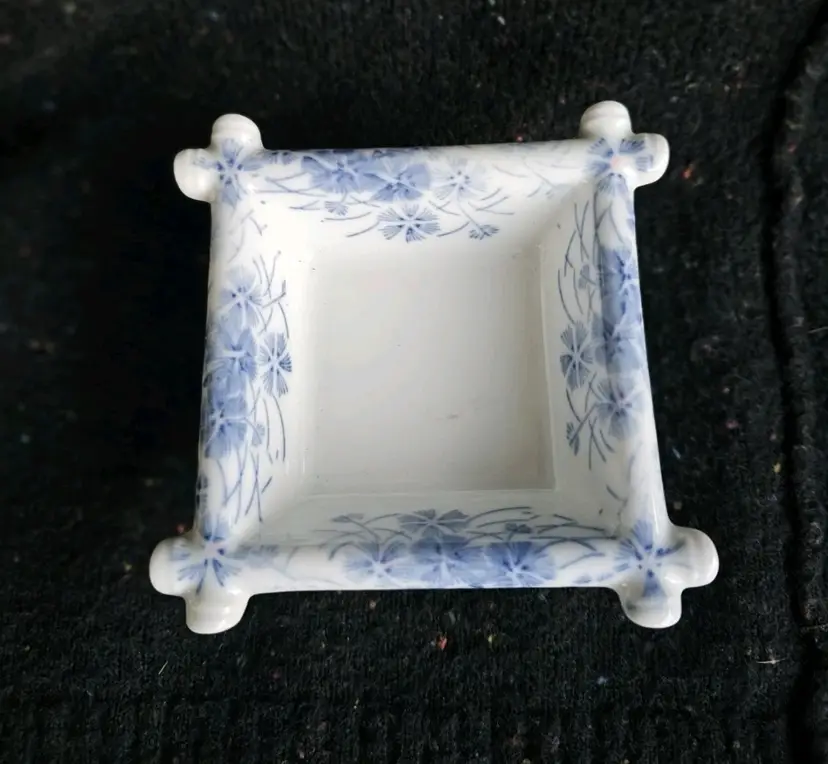 Japanese Arita Ware porcelain trinket dish