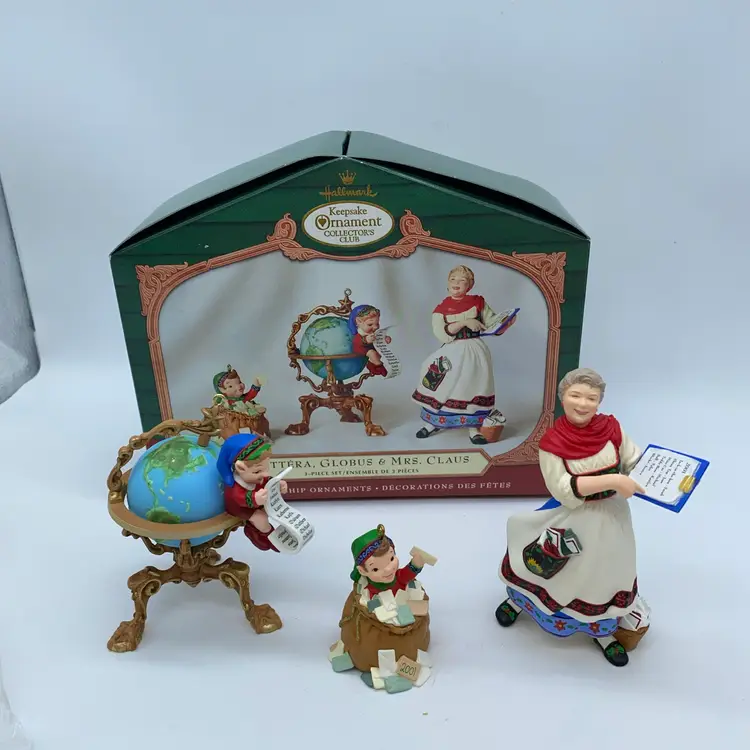 #2918 Hallmark Keepsake 2001 Collector's Club ornament set: Lettera, Globus & Mrs. Claus.