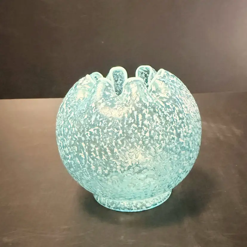 Victorian Style Art Glass Beautiful Blue & White Spatter Rose Bowl w/Mica Flecks
