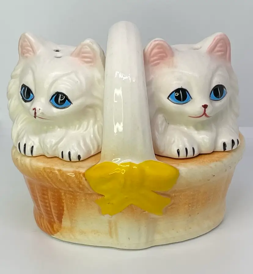 Cats In Basket Salt And Pepper Shakers