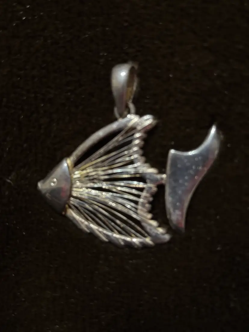 Wire angel fish pendant