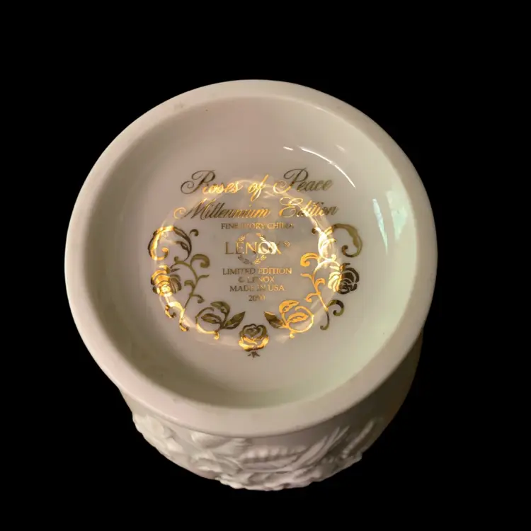 05. Lenox Roses of Peace 24K Gold Trim 8" Millennium Edition 2000