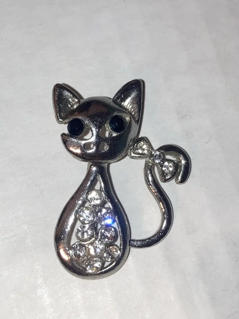 Kitty Brooch Silvertone 1 1/2”