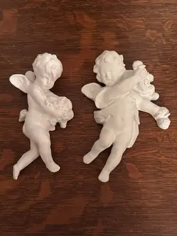 Pair of Vintage Angels Cherubs Putti Plaster Wall Hangings 9 Inches