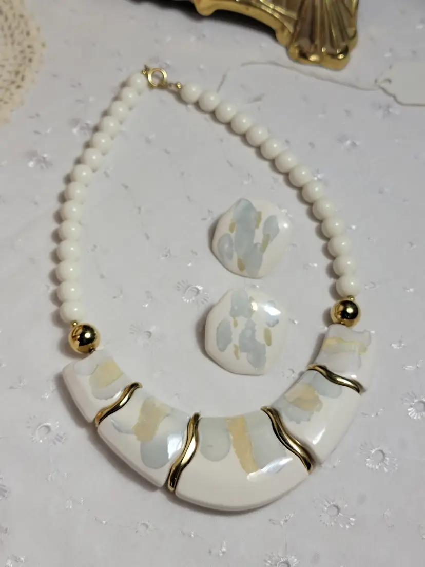 Chunky Porcelain Beads Bib Necklace