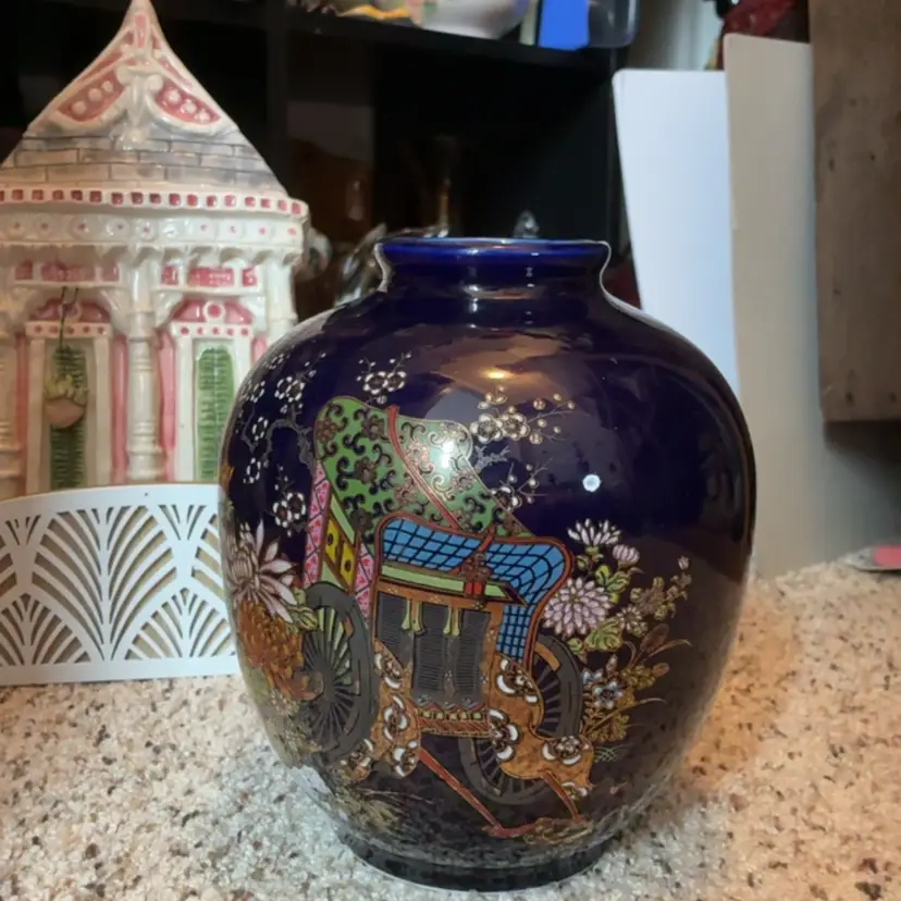 Imari Carriage Gilded Design Vase