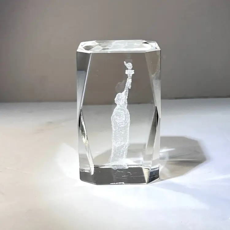 3D PAPERWEIGHT STATUE of LIBERTY