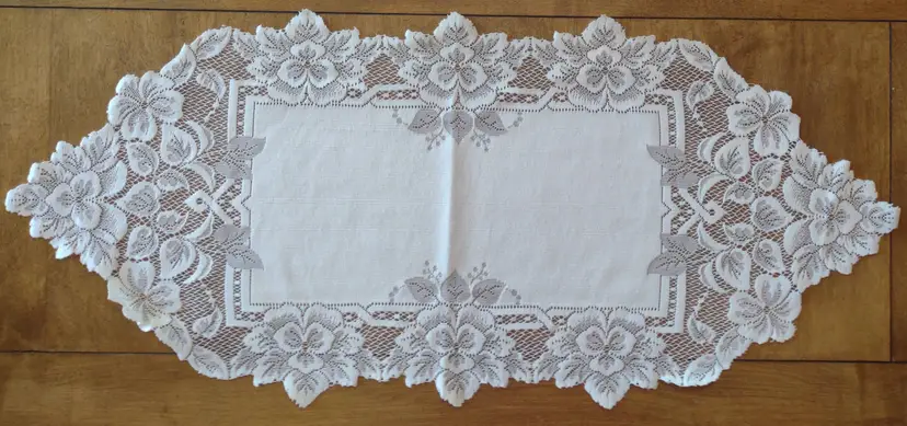 Heritage lace runner - 14 x 31.5 - cream, 100% Polyester - 26CG08