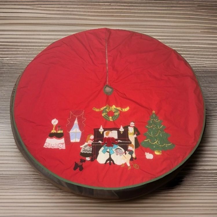 VTG House Of Hatten Christmas Tree Skirt 58” Victorian Family Scene
