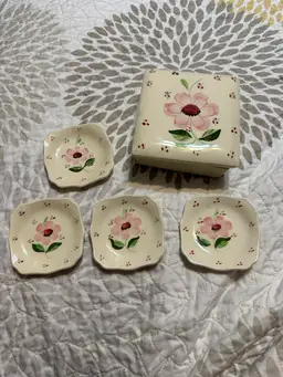 Vintage Blue Ridge Pottery Cigarette Box With 4 Ashtrays Tucked Away Inside