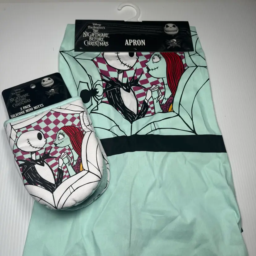 The Nightmare Before Christmas Apron And Oven Mitt Set