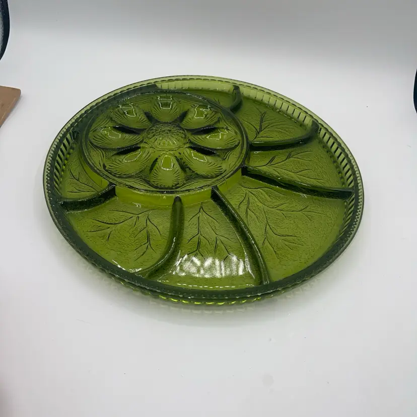 Vintage Indiana Glass Pebble Leaf Avocado Green Relish Deviled Egg Plate 12.5”