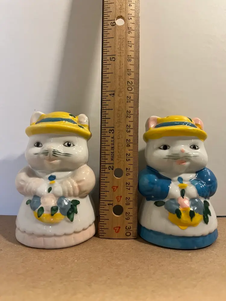 #92 Kitten Salt & Pepper Shakers