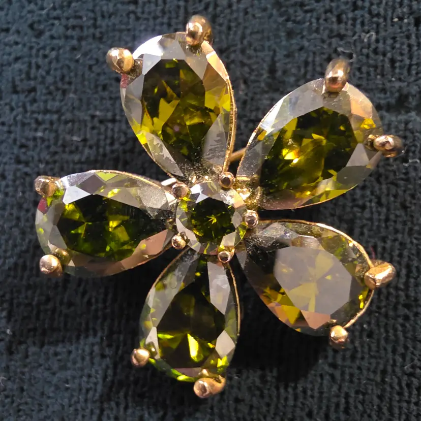 Vintage Flower Brooch Featuring Olive Green, Pear-shaped Rhinestones Around a Central Circular Stone, set in a Gold-Tone Metal.