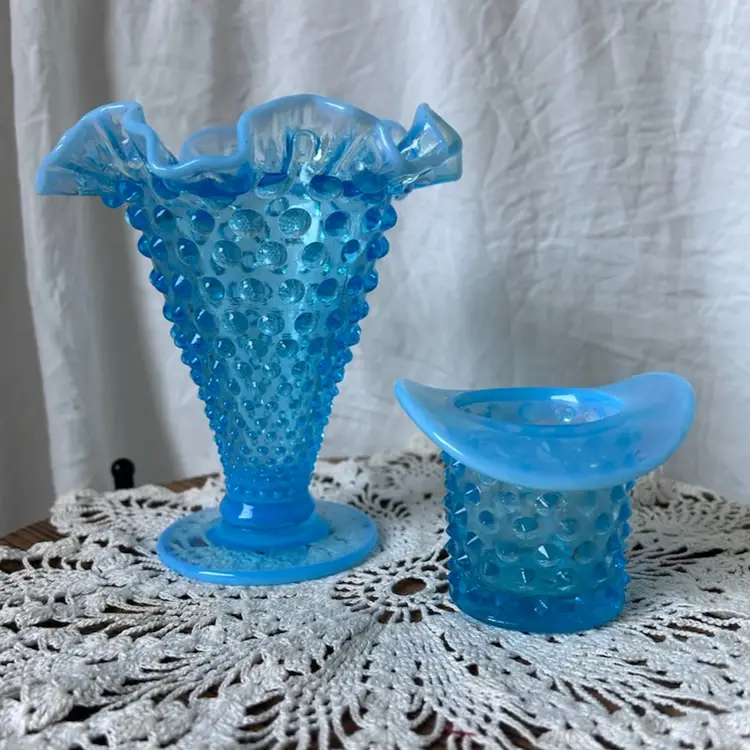 VINTAGE FENTON BLUE OPALESCENT HOBNAIL VASE & HAT TOOTHPICK HOLDER