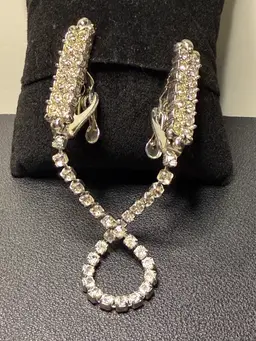 Vintage Clear Rhinestone Evening Sweater Clip Glam Regal MCM Sparkle Jewelry