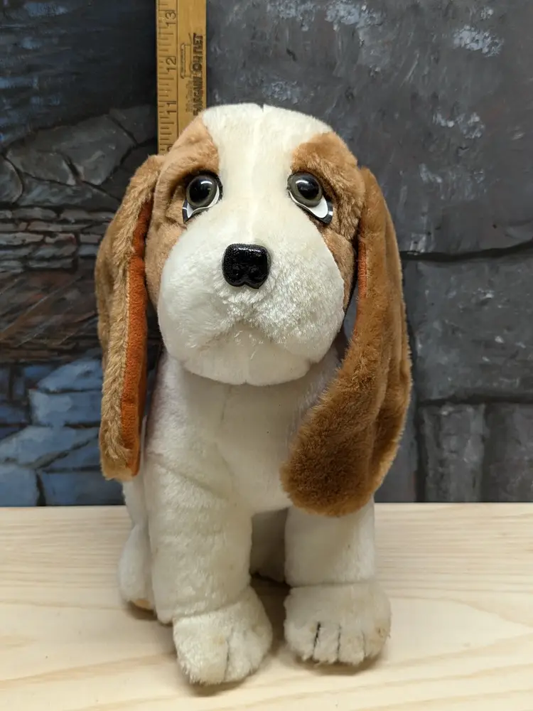 Hush Puppies VTG Toy tan Brown Basset Hound Plush Stuffy Dog 11" Stuffed Animal Sitting Wolverine Worldwide 50s 60s