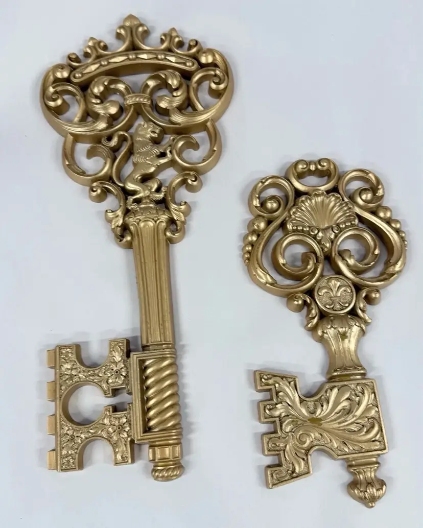 Vintage Dart Syroco Lion Gold Master Set Of 2  Skeleton Key  Wall Art Decor