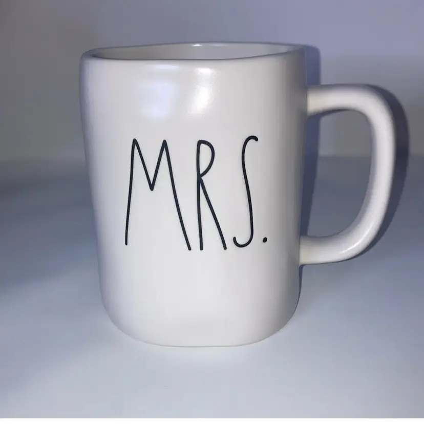 Rae Dunn “MRS." Ceramic Mug! 4 3/4” Tall 5” Wide! No chips, cracks, flea bites or crazing!