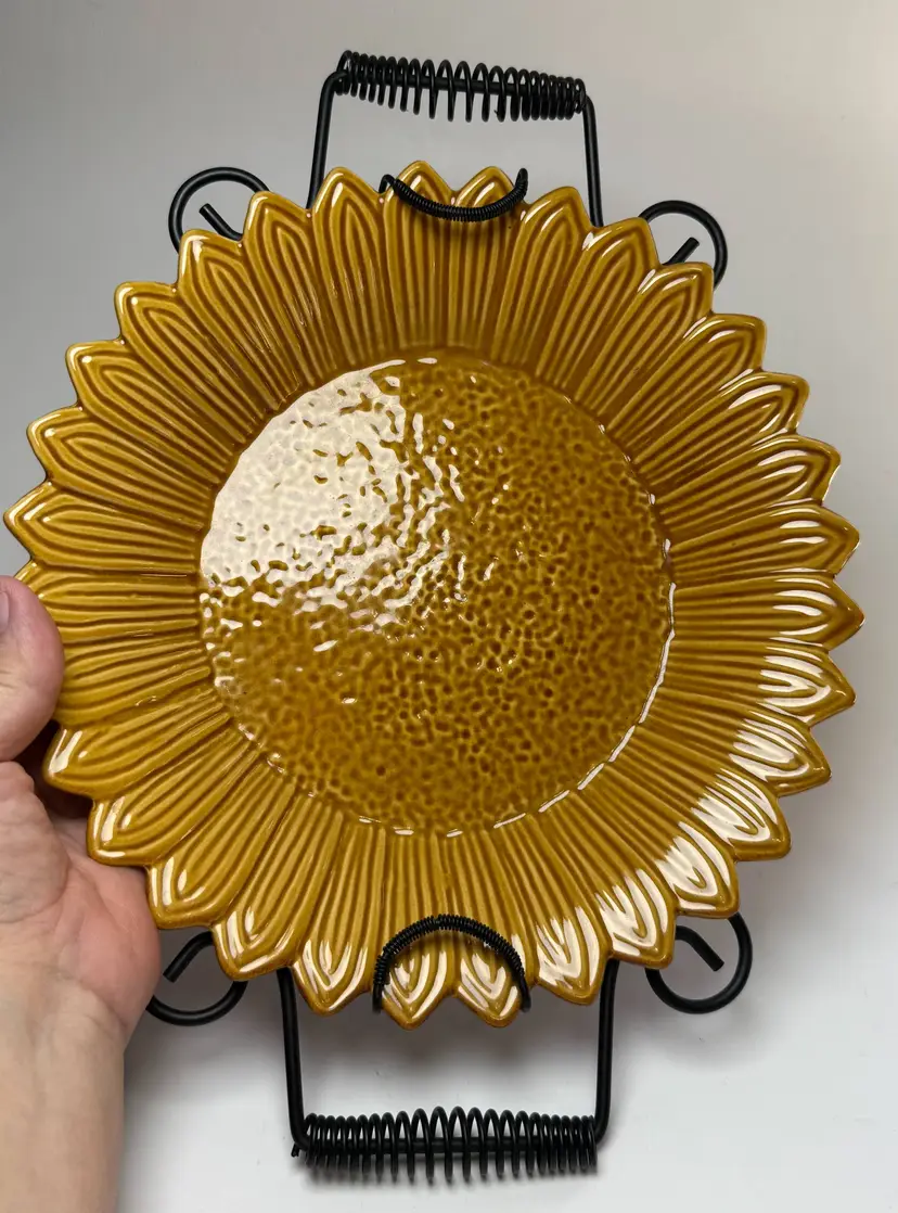 Pier 1 Sunflower Stoneware Serving Pie Plate Black Metal Scrollwork Stand Vtg