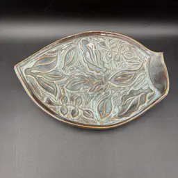 Maxine Hugon Sgrafitto Leaf Studio Pottery Console Dish. Signed
