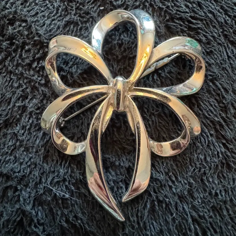 Silvertone  Brooch