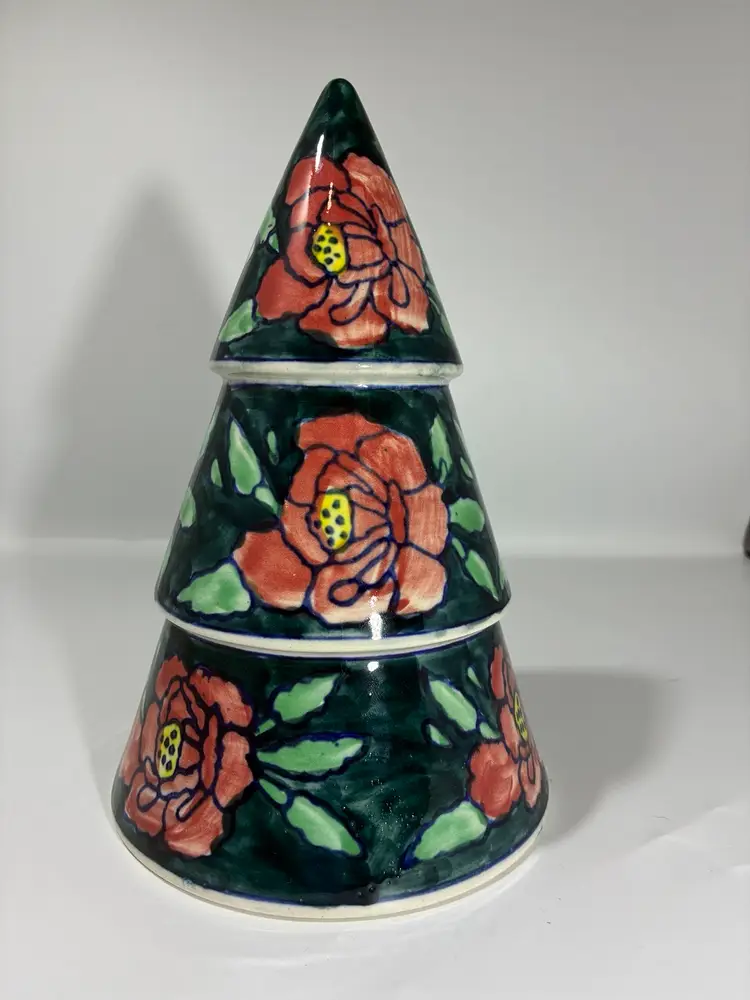 VarEesha Handmade Red Roses Green Ceramic Christmas Tree decorative India 8.5"