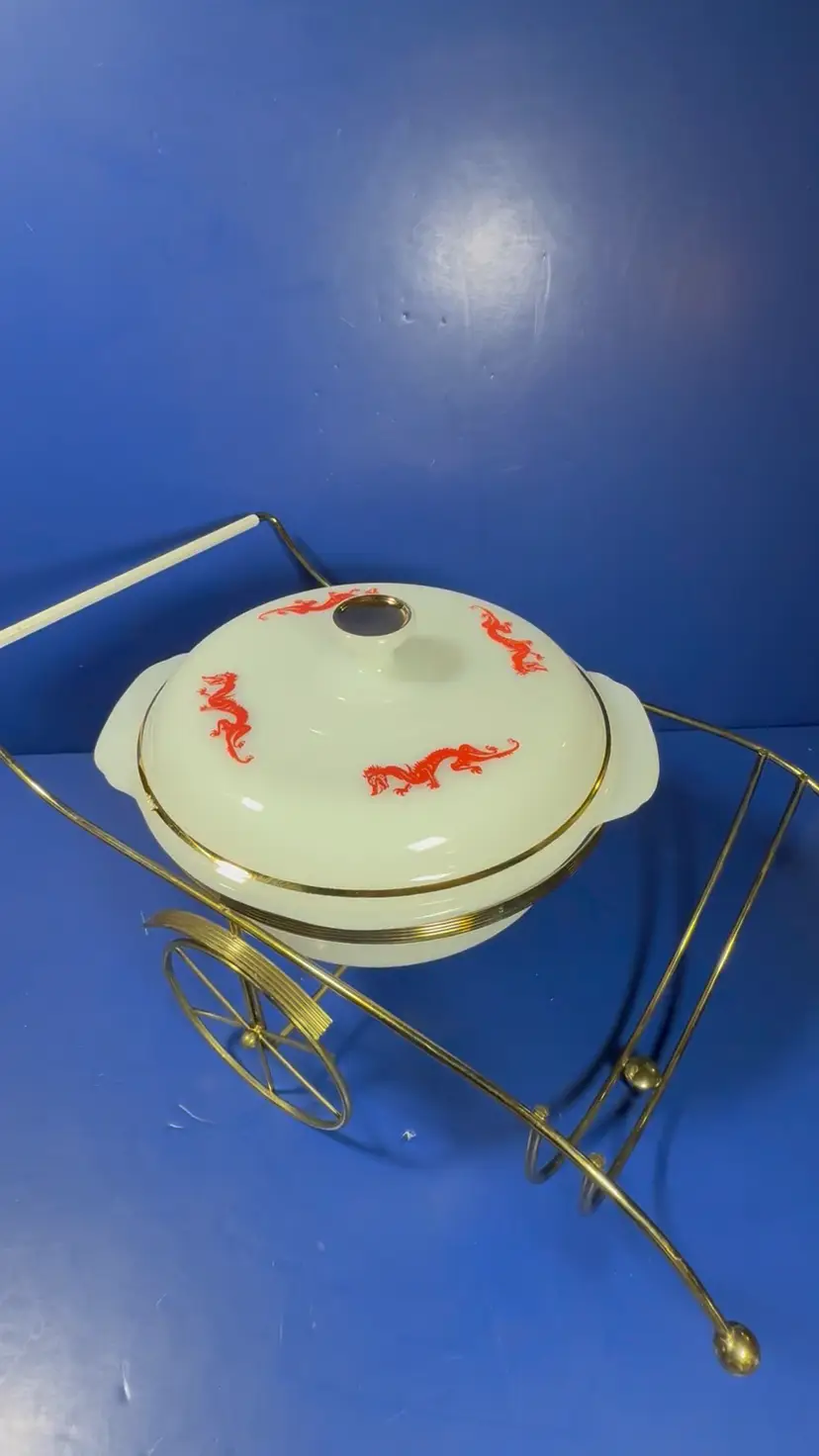 NEW Rare Fire‑King Dragon Wheels Casserole  1½  Qt w Gold Cart & Box USA - Mint!