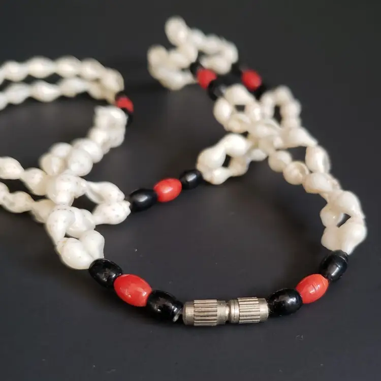 Vintage 90s Y2K Seashell & Beaded Necklace 18"