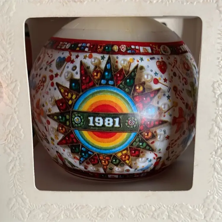 Hallmark 1981 Christmas Tree ornament In Original Box