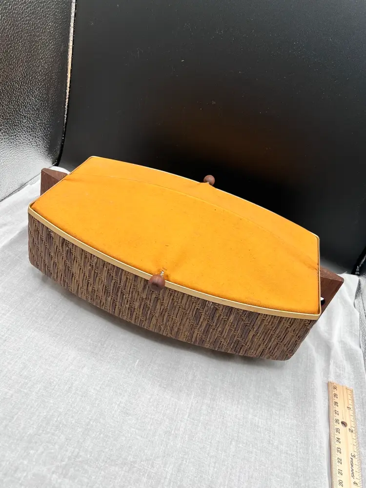 #2079B Vintage Bun Warmer. Salton Hotray Model WB-5