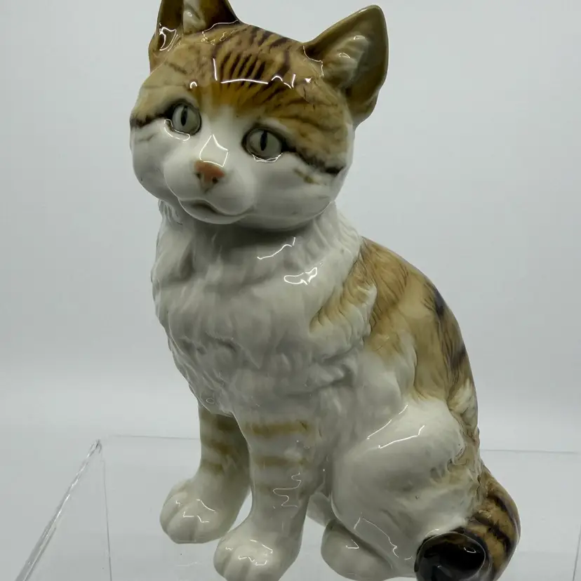 Vintage Hutschenreuther Kunstabteilung Selb Porcelain Sitting TabbyCat Figurine