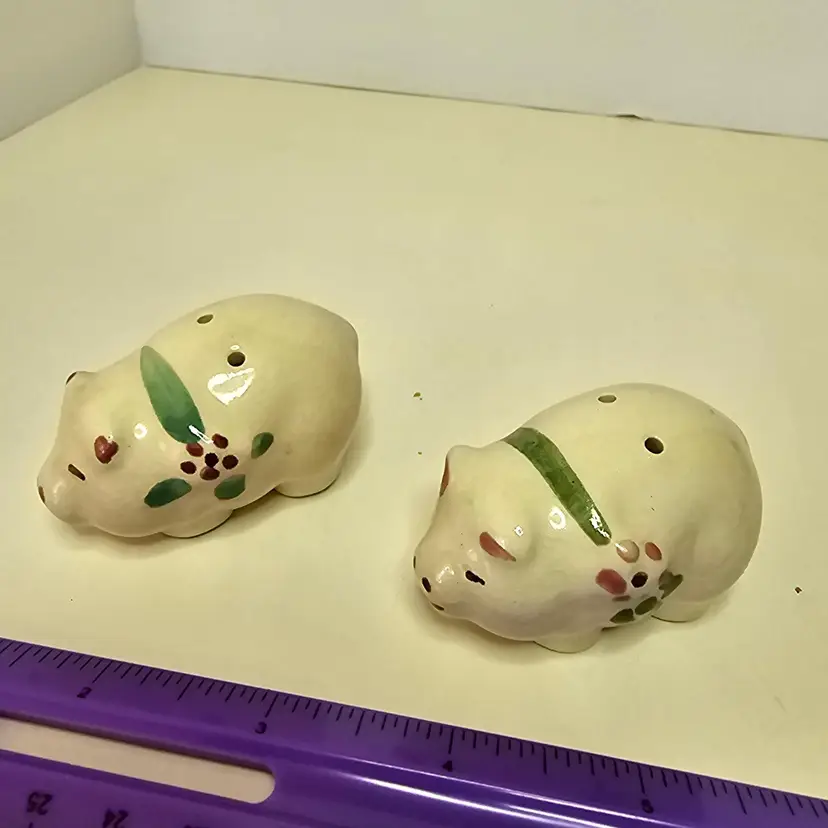 Vintage Hand Painted Ceramic Pig Salt & Pepper Shakers