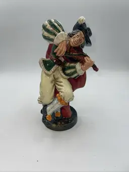 ROYAL DOULTON ENGLAND FIGURINE ENTITLED "THE FIDDLER " - HN 2171 - 1955