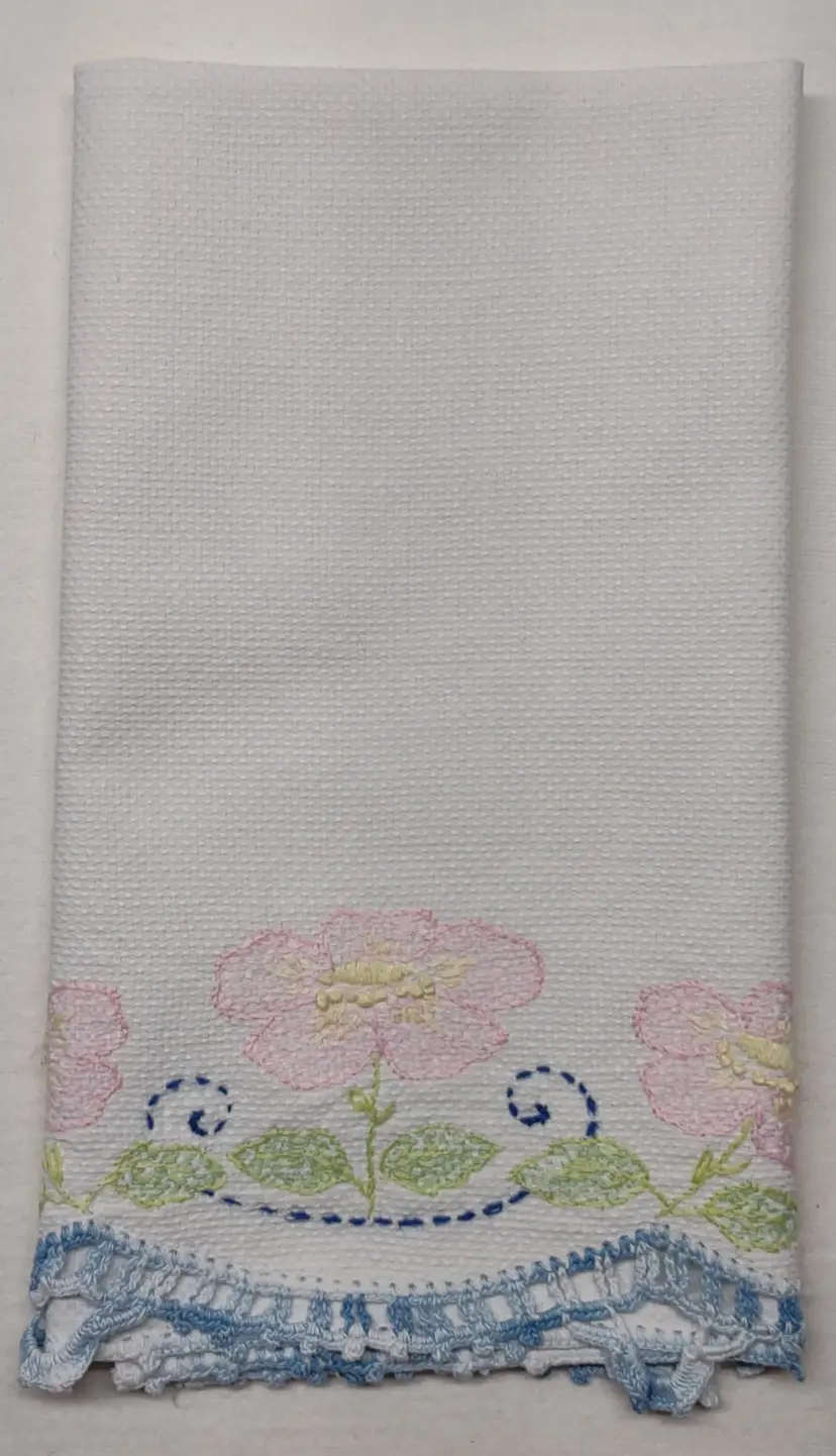 Vtg hand towel pink flowers, blue variegated crochet border T165