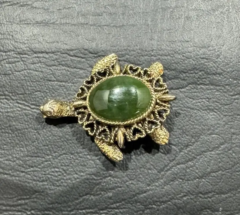 Turtle Stick Pin ~Broach Vintage Gold-Tone Green Stone